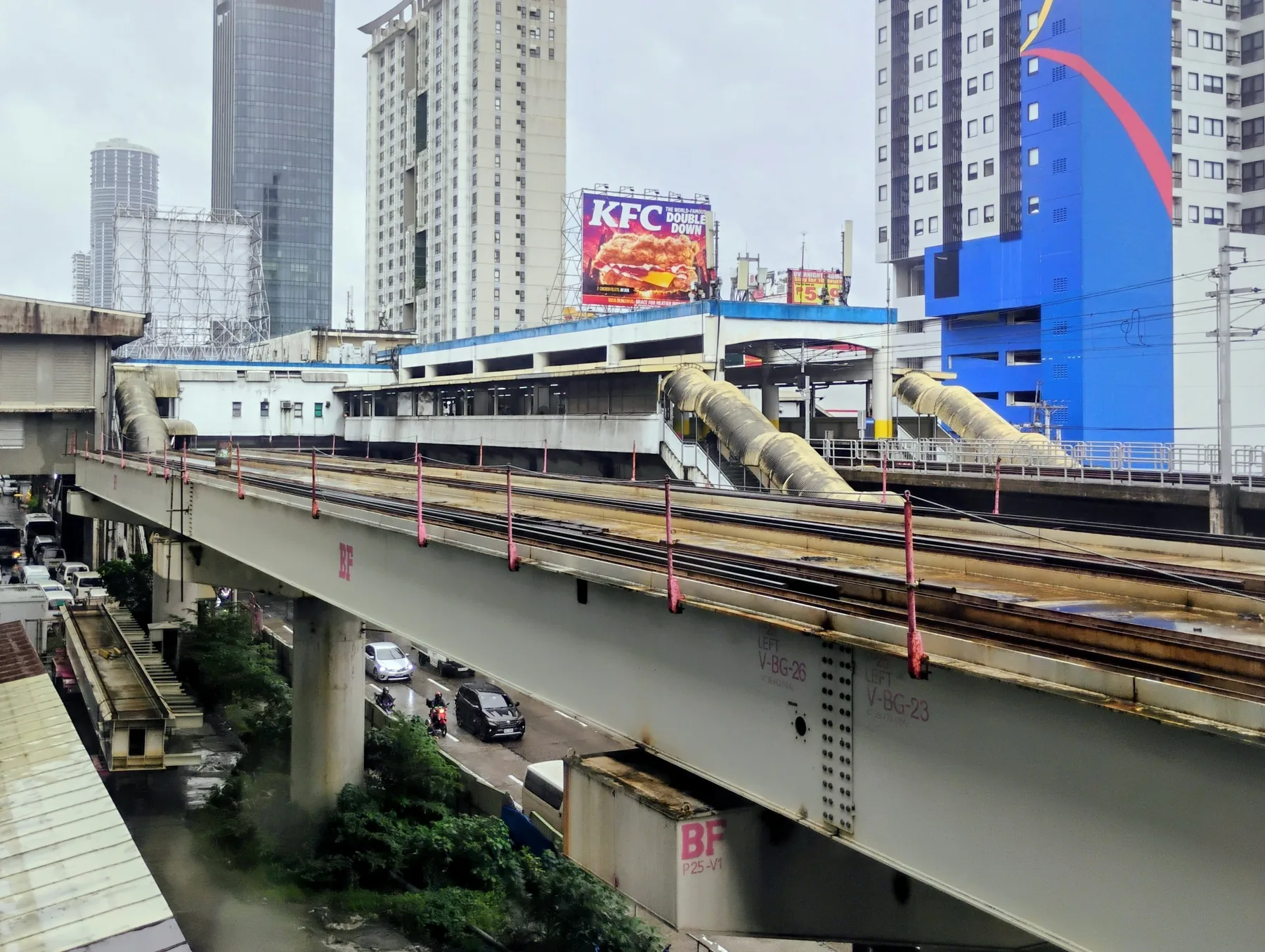 MRT-3 North Avenue Station viewed from TriNoma